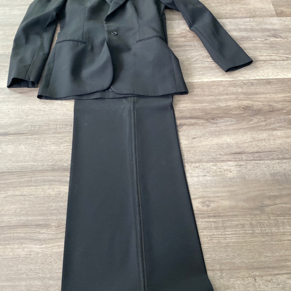 Suit with flared tuxedo suit